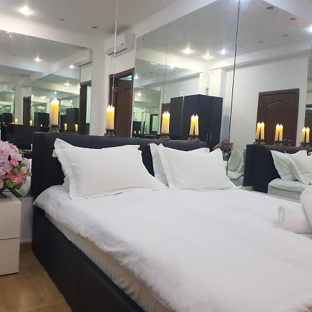 Mirrors Room Mega Mall National Arena Bucureşti Ngoại thất bức ảnh